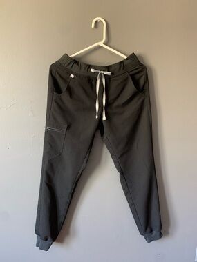 FIGS Women’s  Black Drawstring Jogger scrub pants. Size small in good condition.